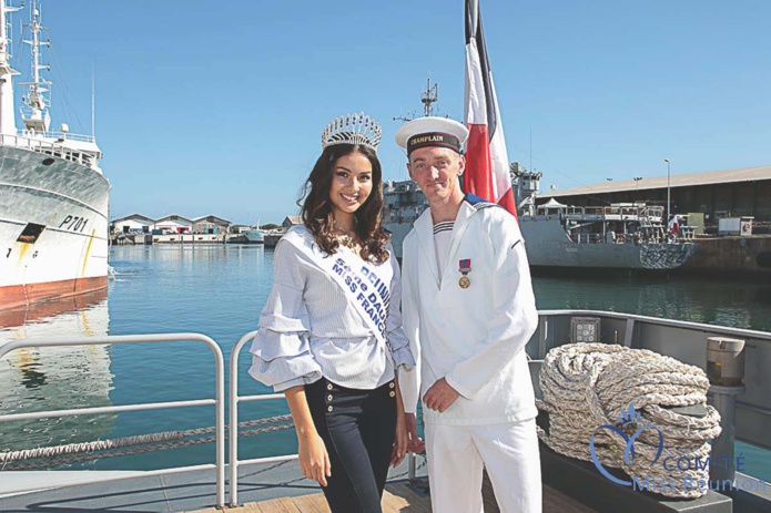 Miss Réunion marraine du bateau militaire Le Champlain