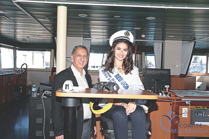 Miss Réunion marraine du bateau militaire Le Champlain