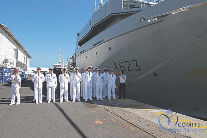 Miss Réunion marraine du bateau militaire Le Champlain