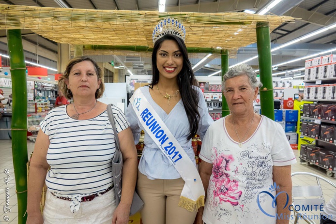 Miss Réunion 2017 en dédicaces à l'Étang-Salé