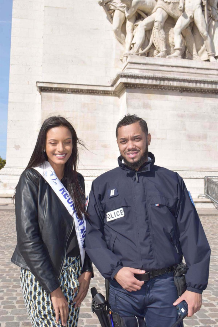 Avec un policier réunionnais de service à l'Arc de Triomphe ce jour-là. Le hasard fait bien les choses...