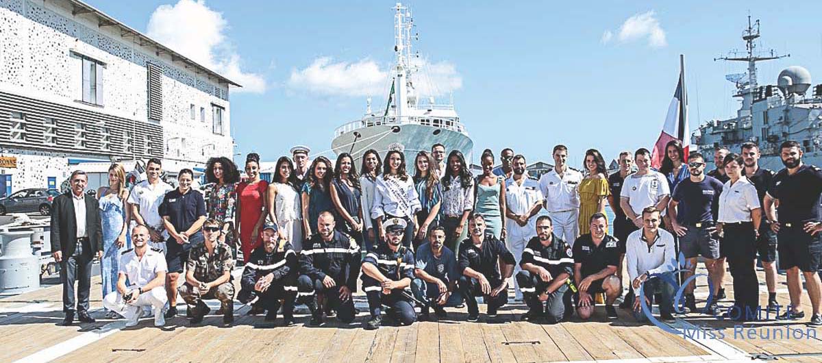 Photo-souvenir avec l'équipage du Champlain