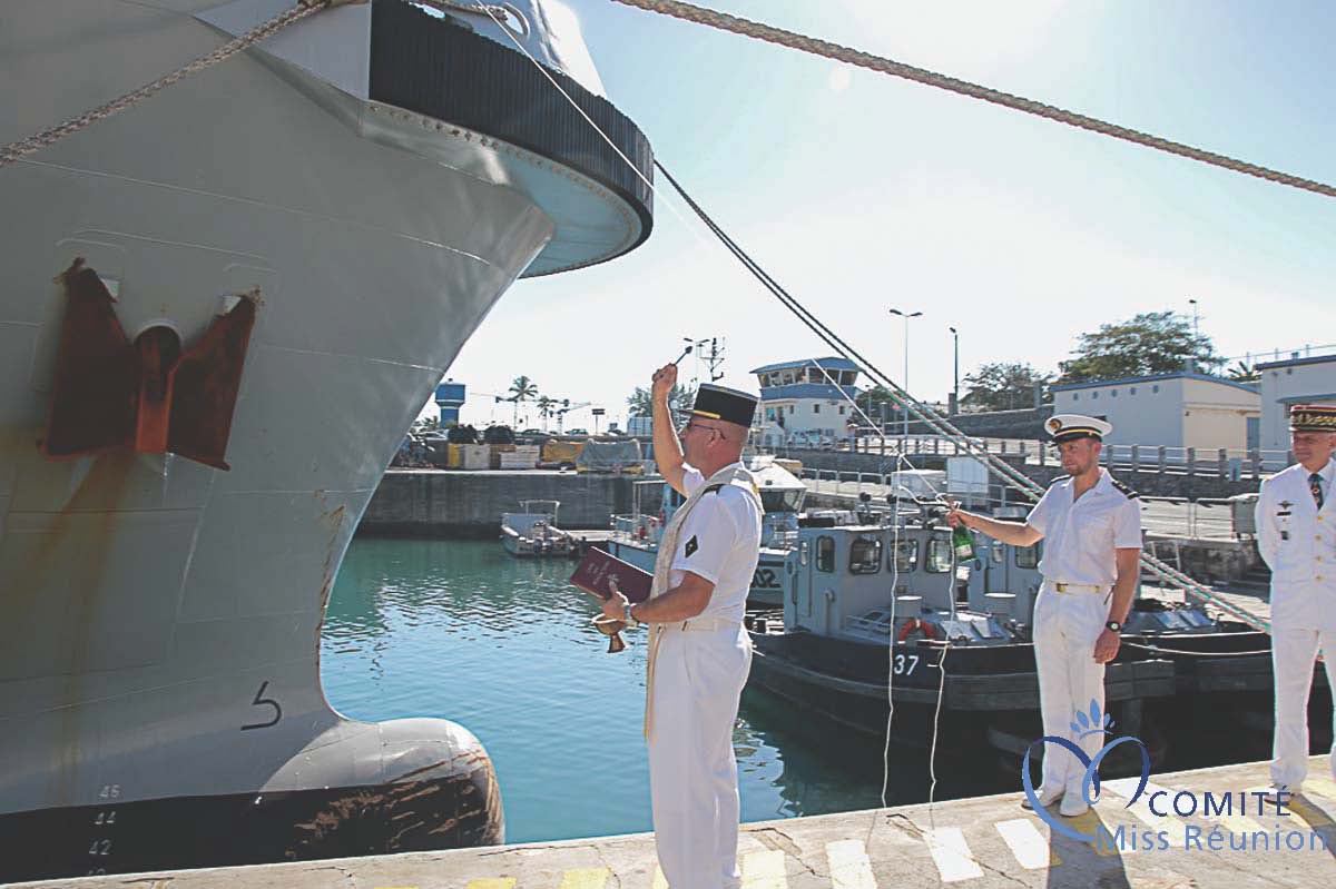 Miss Réunion marraine du bateau militaire Le Champlain