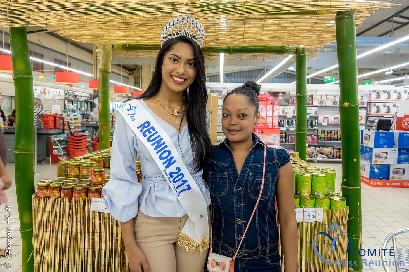 Miss Réunion 2017 en dédicaces à l'Étang-Salé