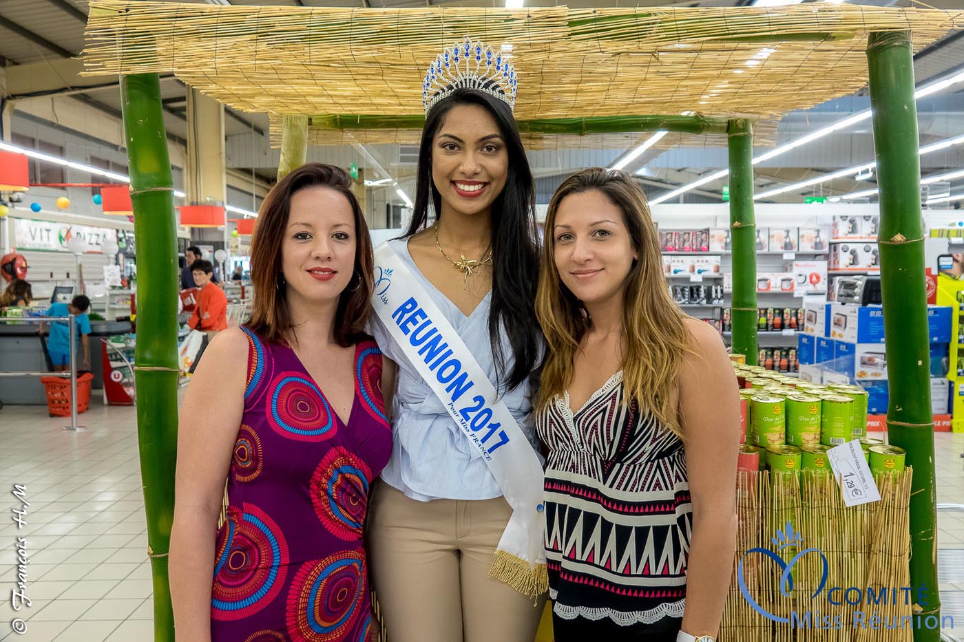 Miss Réunion 2017 en dédicaces à l'Étang-Salé