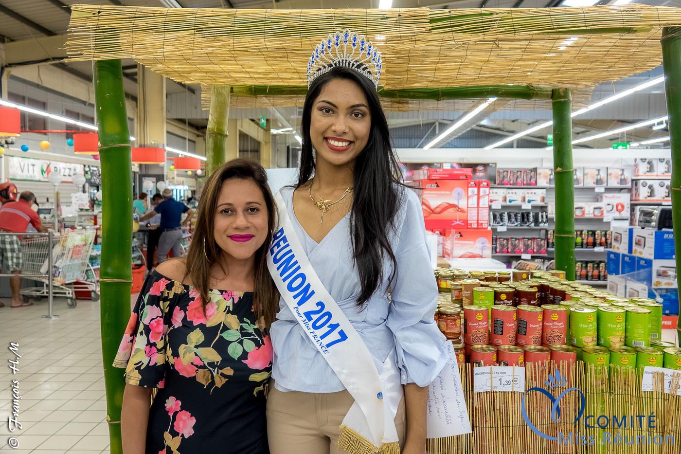 Miss Réunion 2017 en dédicaces à l'Étang-Salé