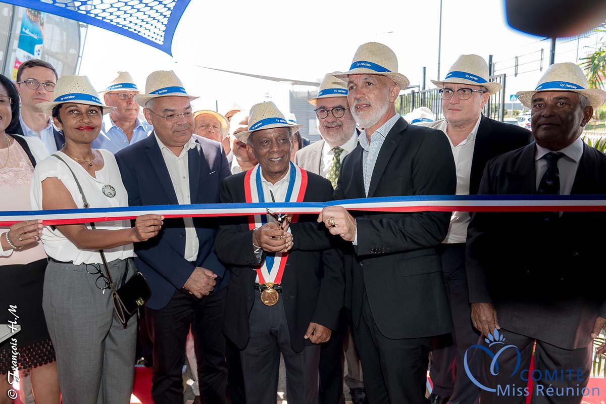 Inauguration du Salon de la Maison: Ericka Bareigts, députée, Bernard Picardo, président Chambre des Métiers, Gilbert Annette, maire de Saint-Denis, François Javel, président de la Nordev, Gérard Maillot, président de la Cinor, Gérald Françoise, adjoint au maire, et Max Assaby, conseiller municipal