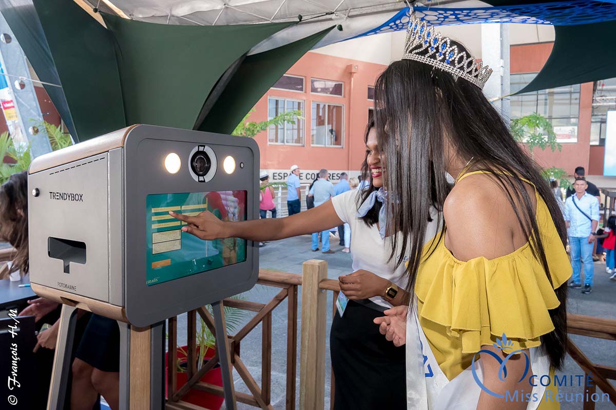 Audrey Chane Pao Kan inaugure la cabine du téléphérique de la Cinor